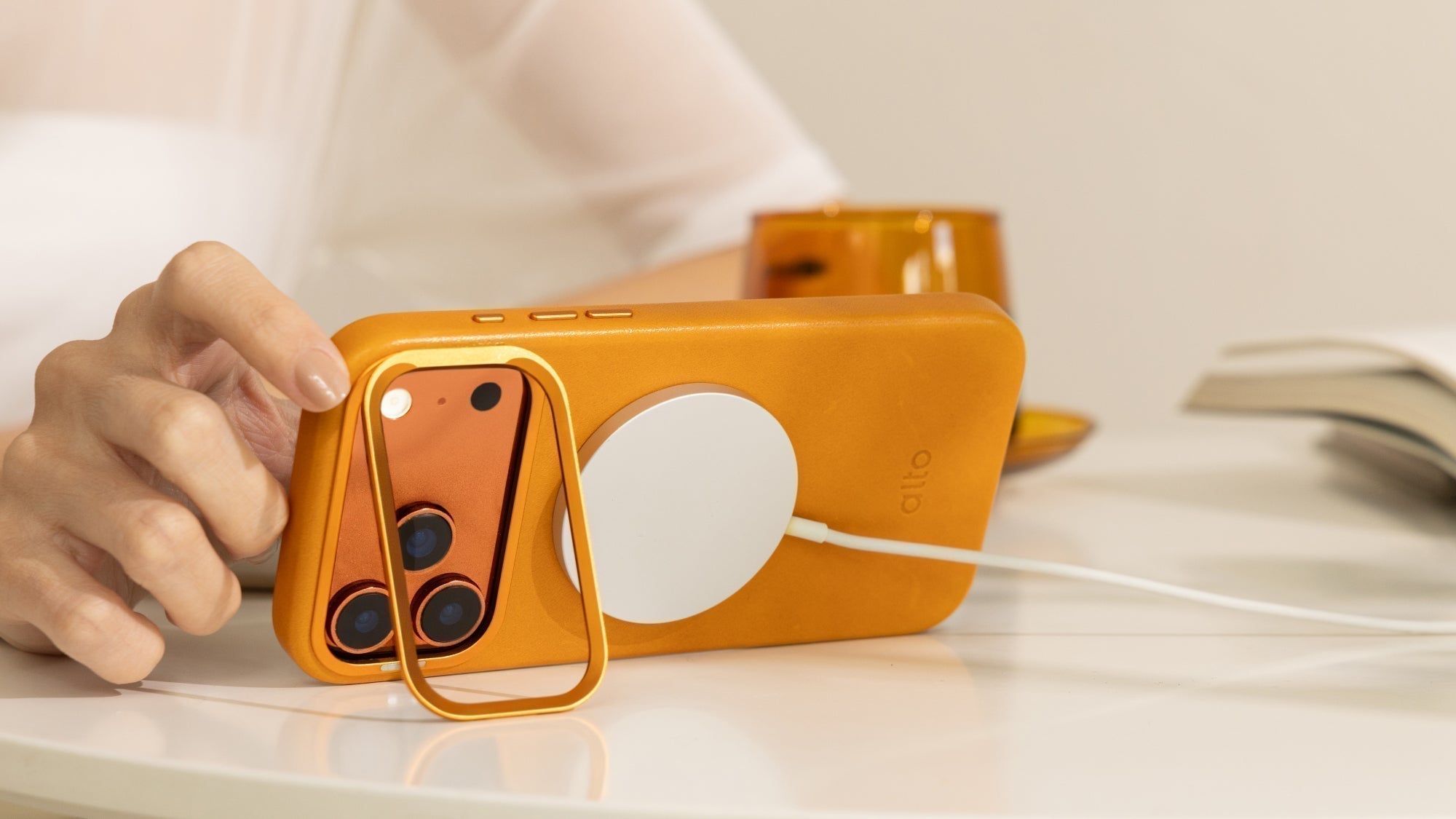 iPhone 17 皮革手機殼,全新進化鏡頭支架系列推出