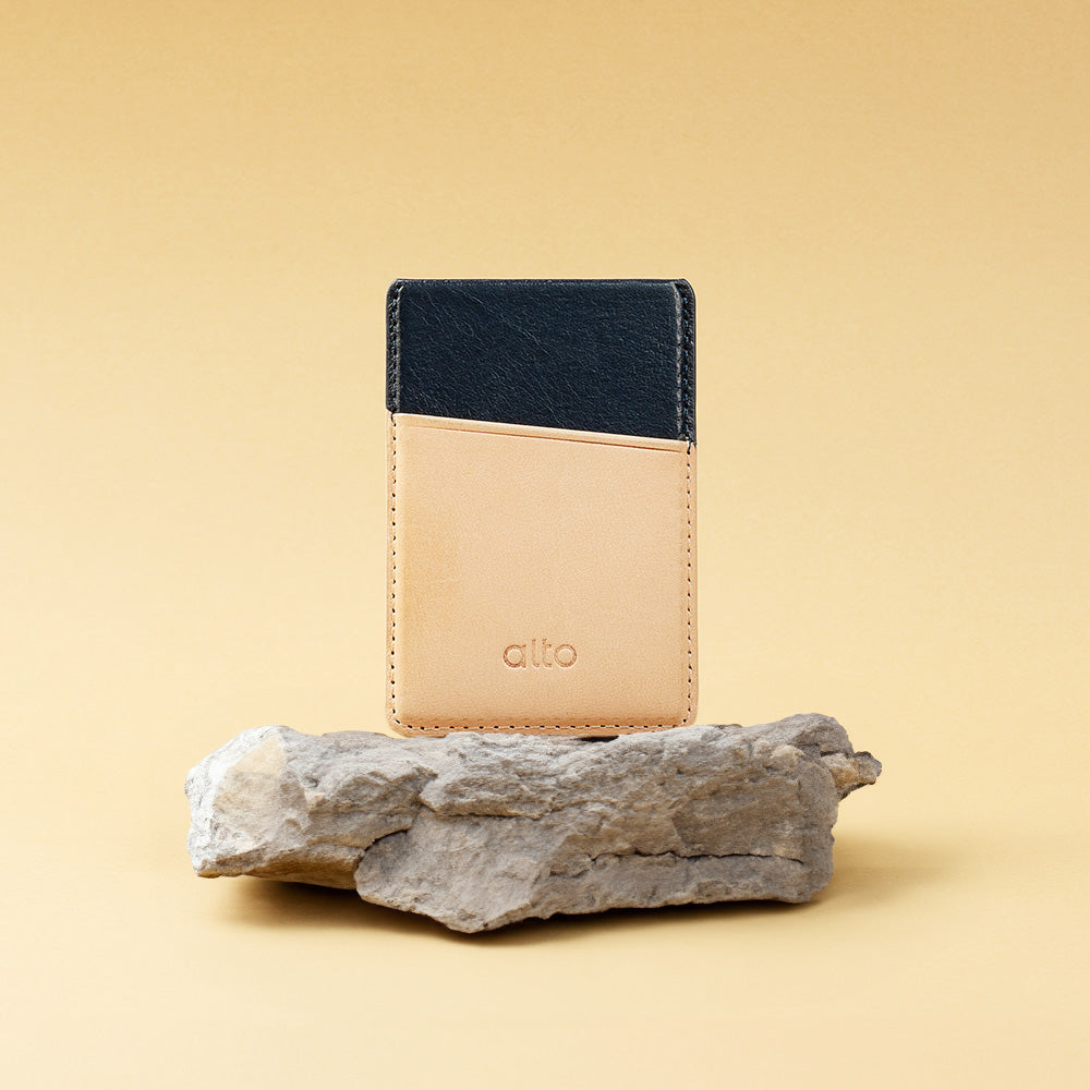 惜福品 - iPhone 磁吸皮革卡套 - 海軍藍/本色