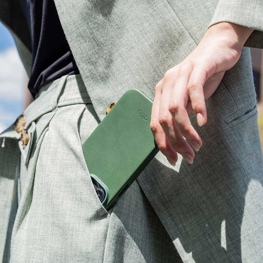 iPhone 14/iPhone 16e - Original 經典皮革手機殼 - 森林綠