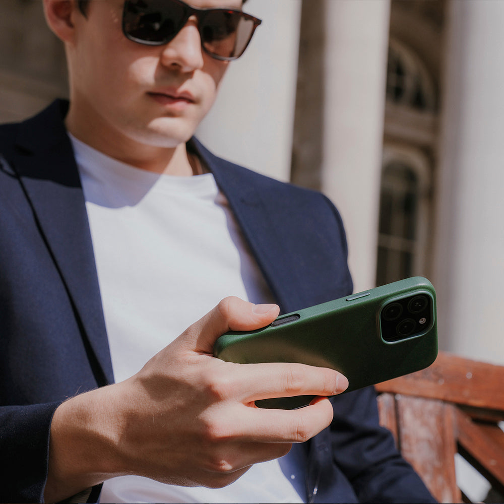 iPhone 16 Pro - Clop 磁吸皮革手機殼 - 森林綠