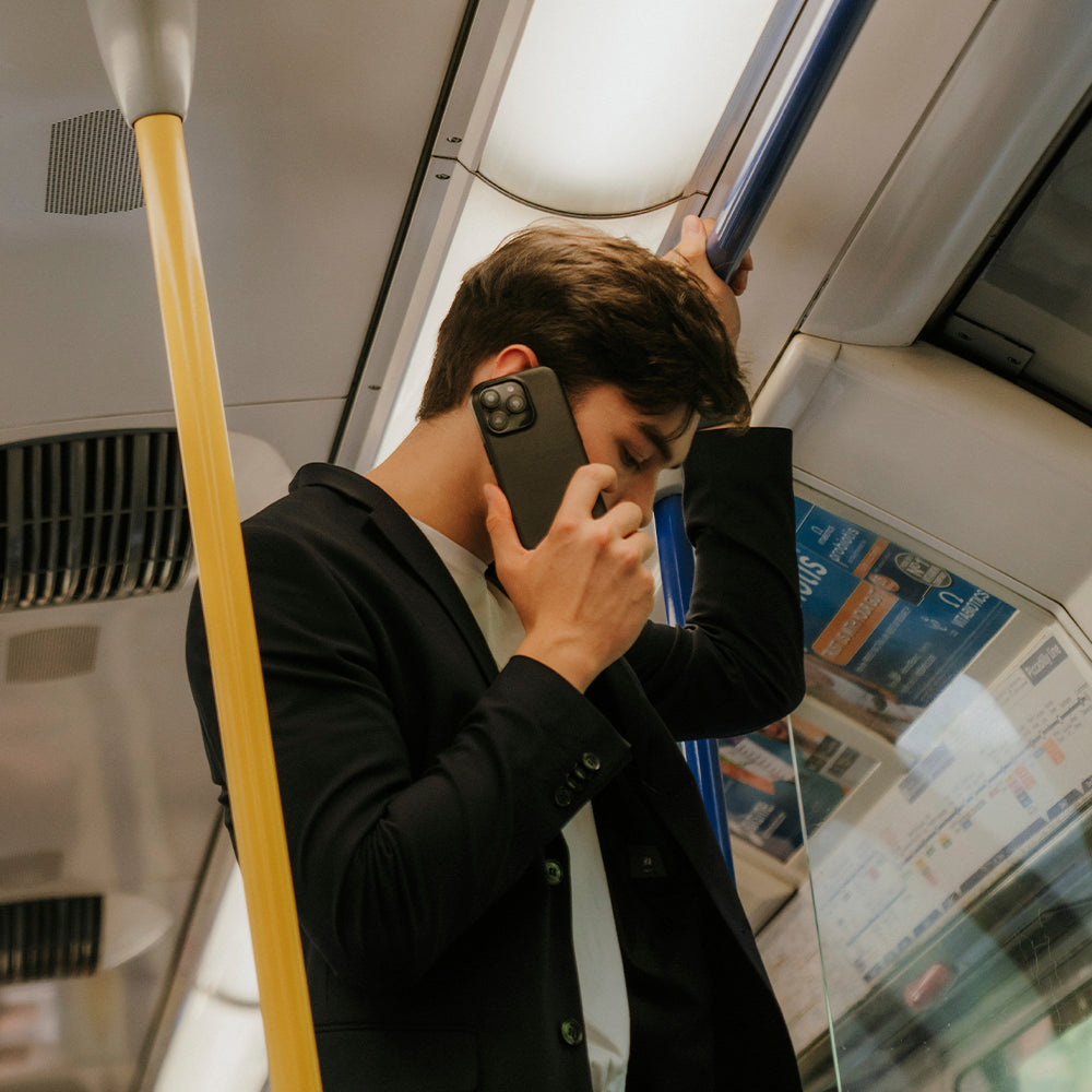 iPhone 16 Pro - Clop 磁吸皮革手機殼 - 渡鴉黑