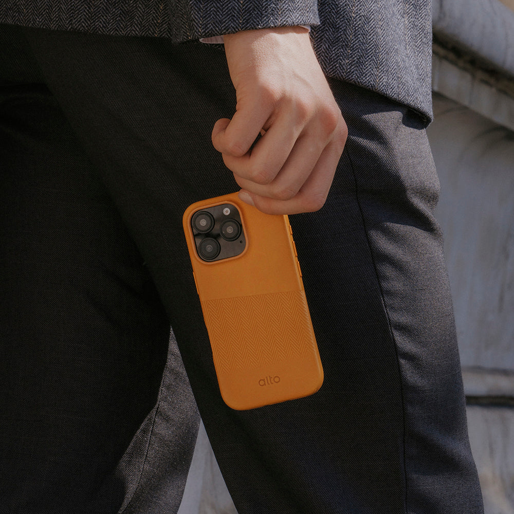 惜福品 - iPhone 16 Pro Max - Herring 磁吸壓紋皮革手機殼 - 焦糖棕