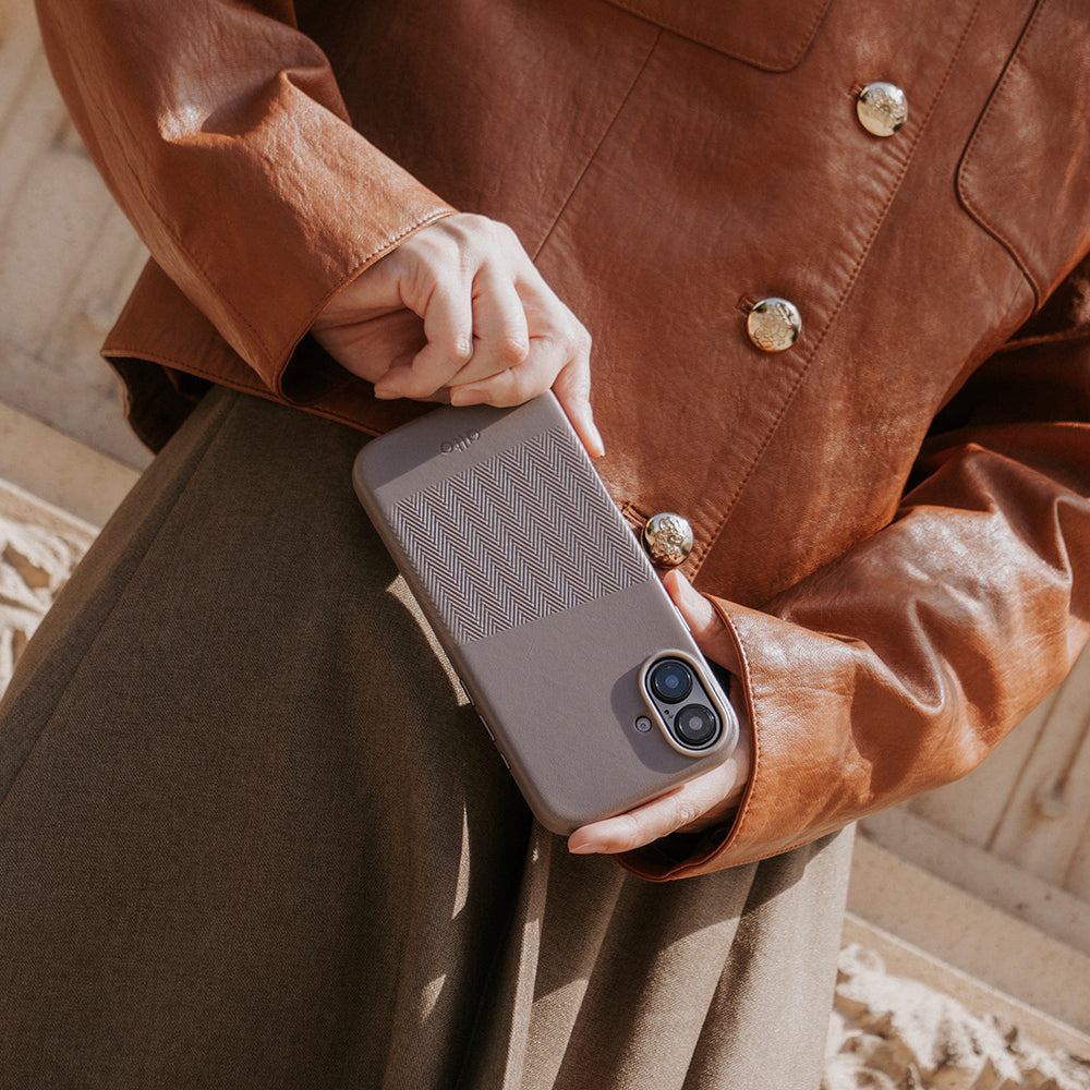 iPhone 16 Plus - Herring 磁吸壓紋皮革手機殼 - 礫石灰