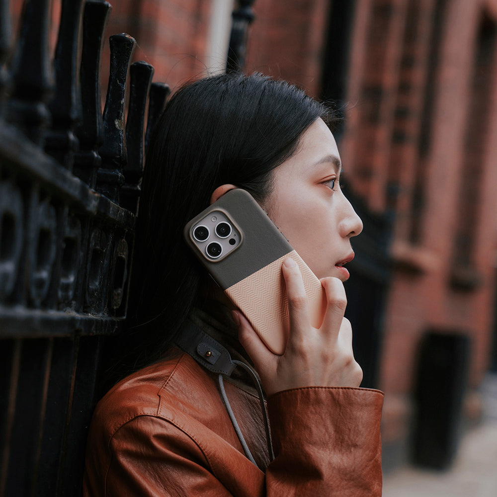 iPhone 16 Pro Max - Herring 磁吸壓紋皮革手機殼 - 礫石灰/迷霧粉