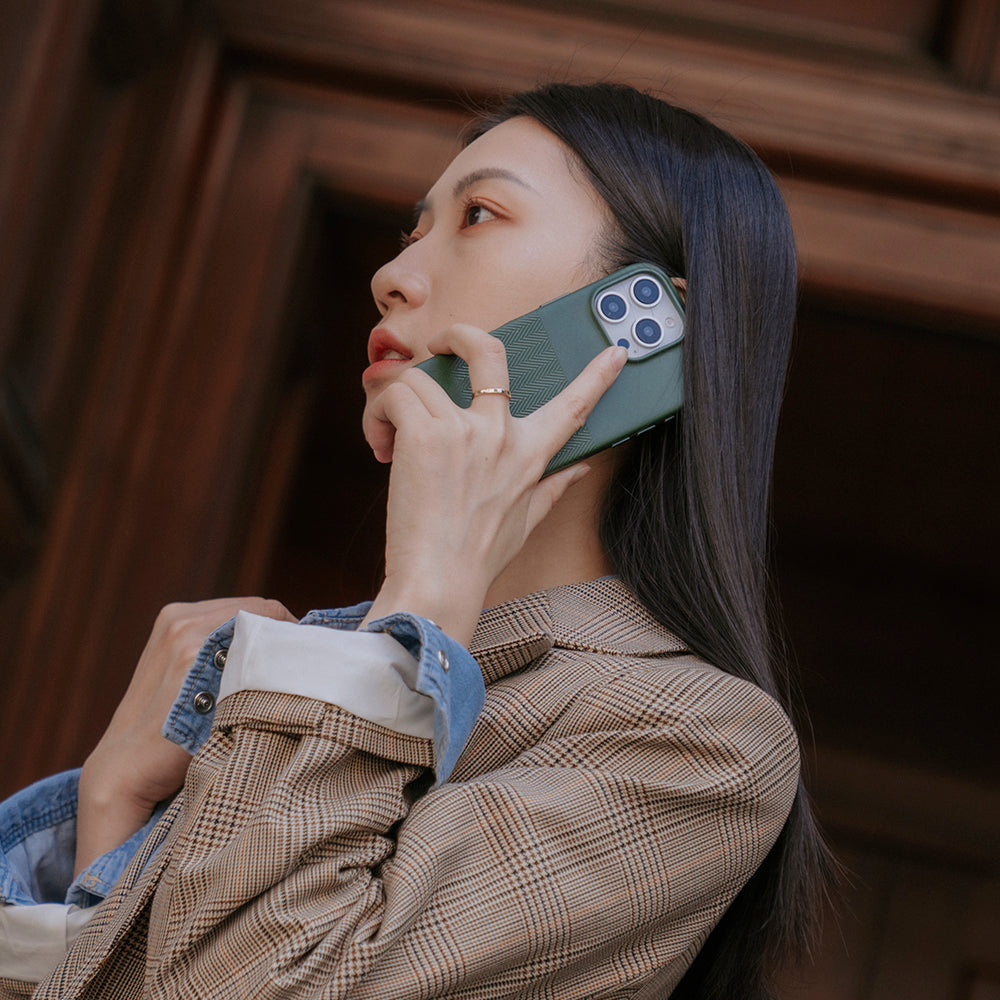 iPhone 16 Pro - Herring 磁吸壓紋皮革手機殼 - 森林綠