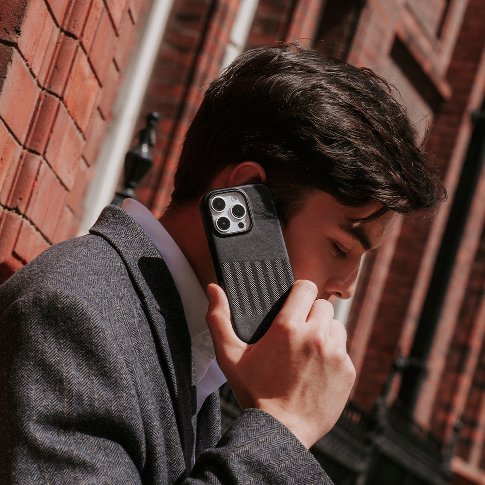 惜福品 - iPhone 16 Pro Max - Herring 磁吸壓紋皮革手機殼 - 渡鴉黑