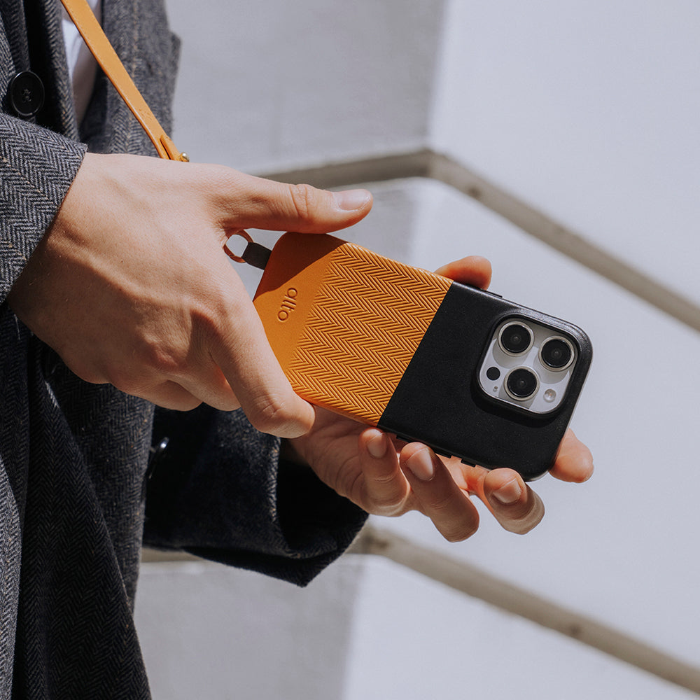 iPhone 16 Pro - Herring 磁吸壓紋皮革手機殼 - 渡鴉黑/焦糖棕