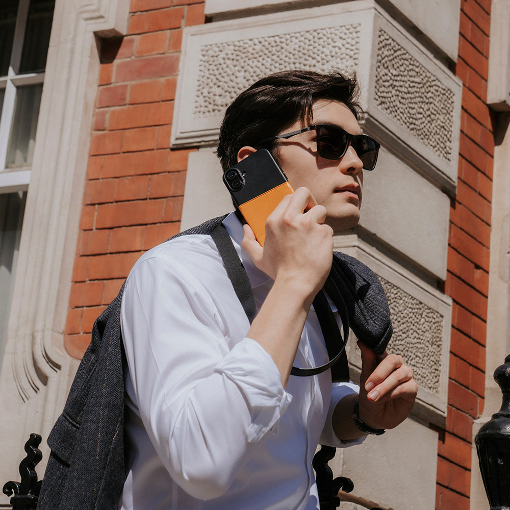 iPhone 16 Pro - Metro 插卡皮革手機殼 - 焦糖棕/渡鴉黑