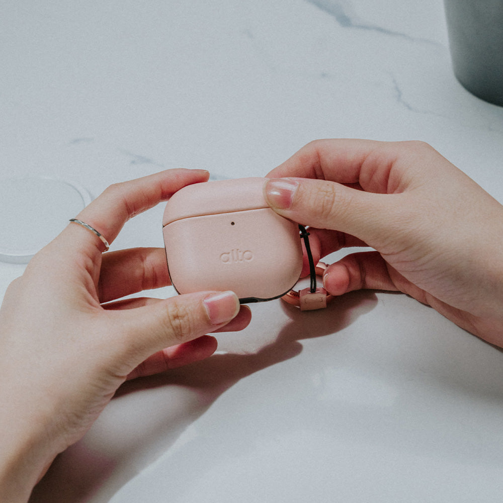惜福品 - AirPods 4 皮革保護套 - 迷霧粉