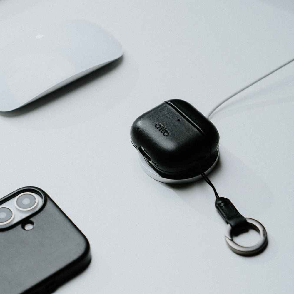 AirPods 4 皮革保護套 - 渡鴉黑