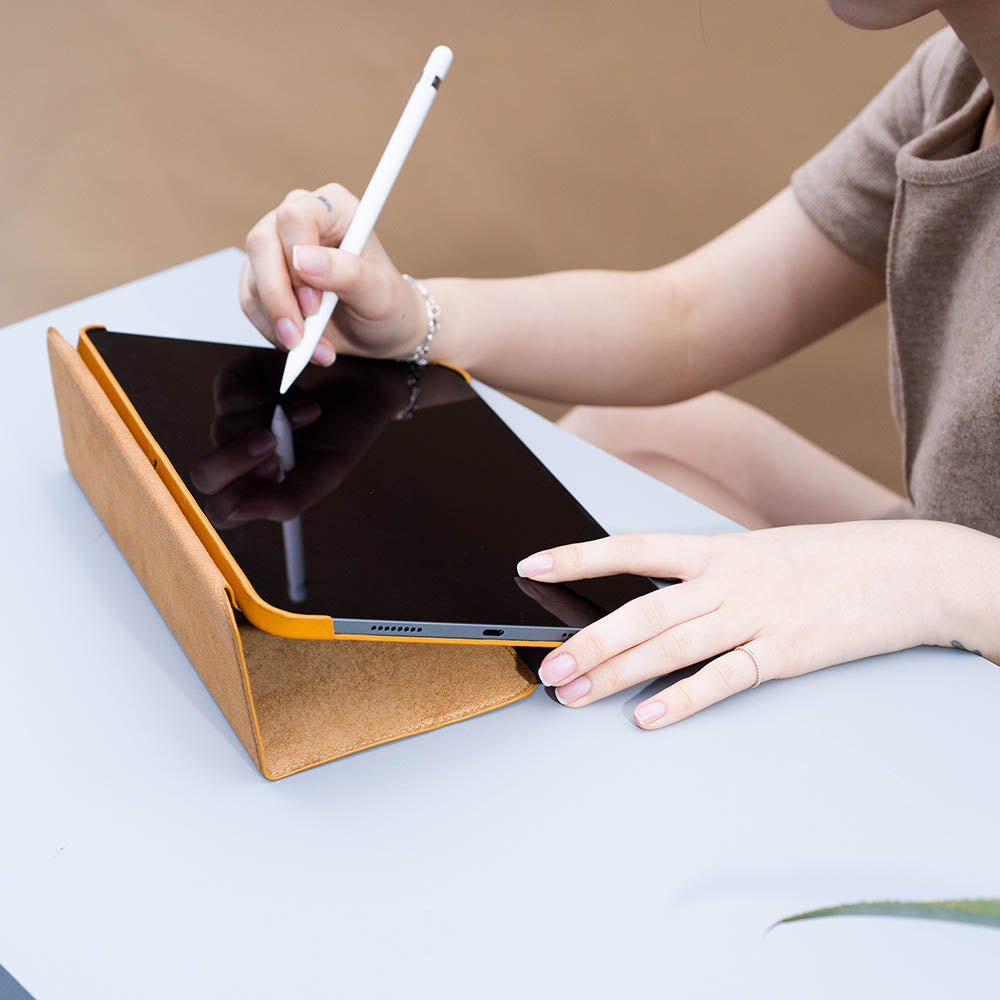 iPad Air / Pro 11＂ 書本式皮革保護套 - 焦糖棕