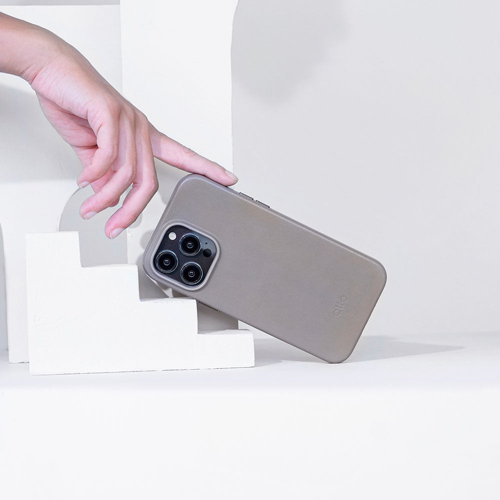 惜福品 - iPhone 14/iPhone 16e - Original 經典皮革手機殼 - 礫石灰