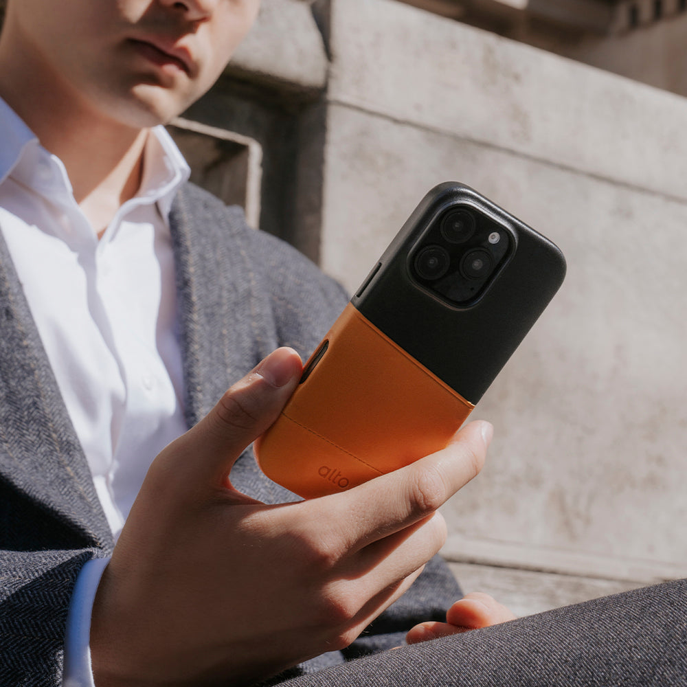 惜福品 - iPhone 16 - Metro 插卡皮革手機殼 - 焦糖棕/渡鴉黑