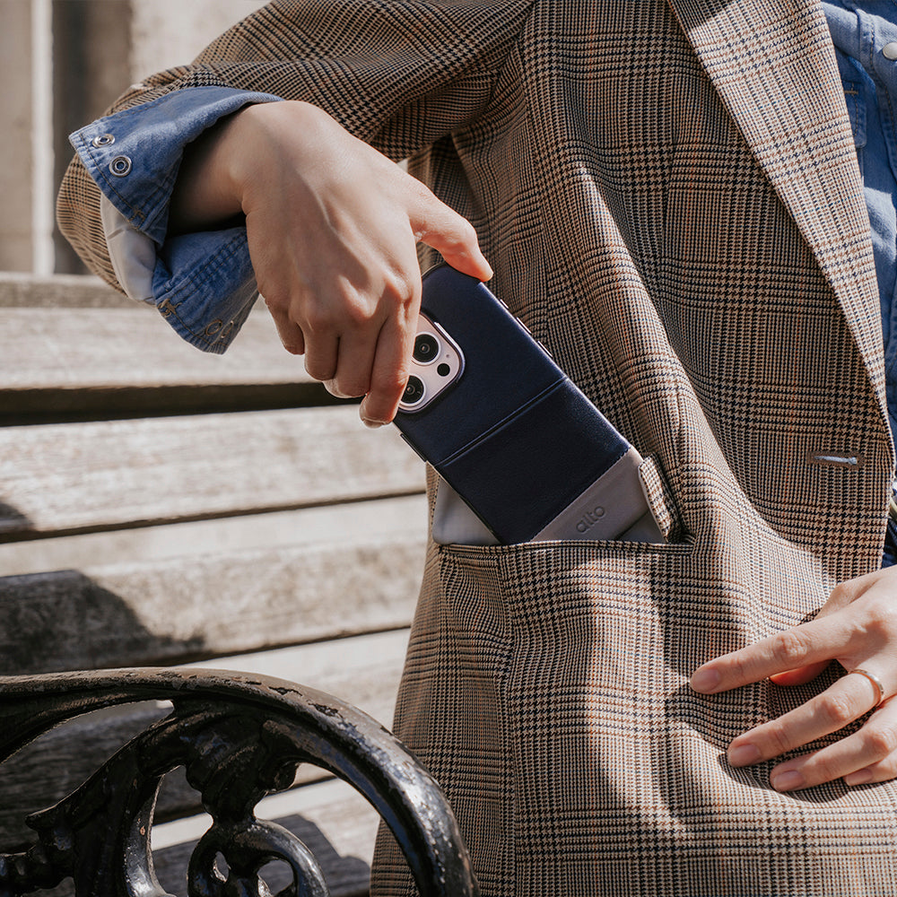 惜福品 - iPhone 16 Pro - Metro 插卡皮革手機殼 - 海軍藍/礫石灰